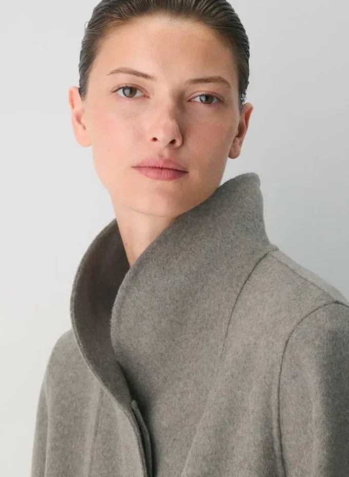 Cocoon dobbeltsidig kåpe – Luxe (Re)Wool Cocoon dobbeltsidig kåpe – Luxe (Re)Wool