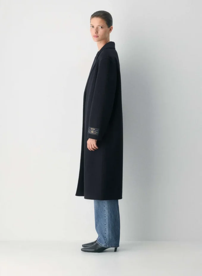 Den eneste dobbeltsidige kåpen – Luxe (Re)Wool Den eneste dobbeltsidige kåpen – Luxe (Re)Wool