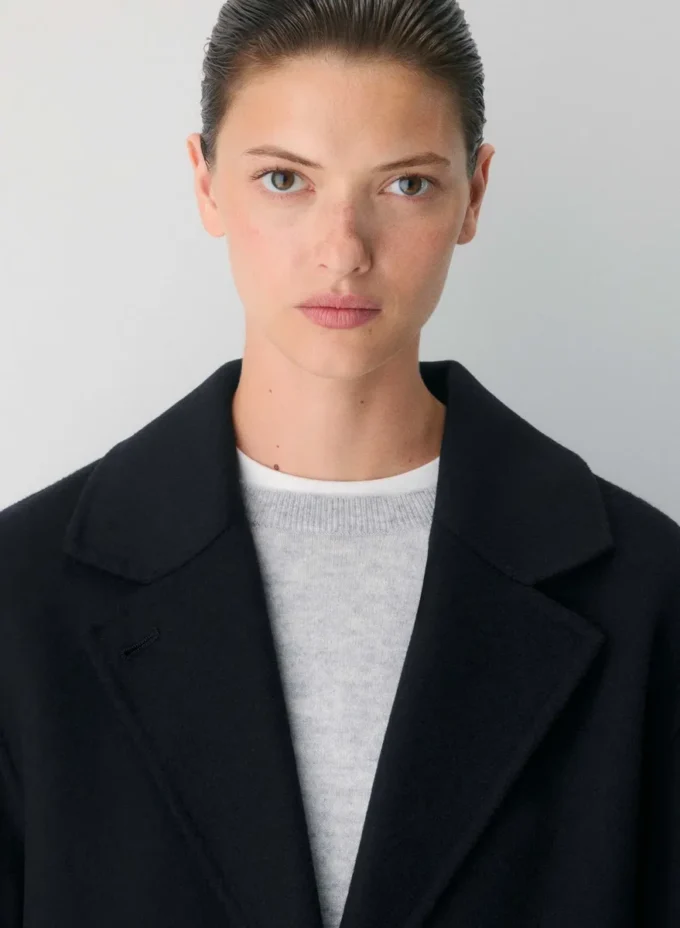 Den eneste dobbeltsidige kåpen – Luxe (Re)Wool Den eneste dobbeltsidige kåpen – Luxe (Re)Wool