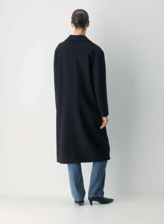 Den eneste dobbeltsidige kåpen – Luxe (Re)Wool Den eneste dobbeltsidige kåpen – Luxe (Re)Wool