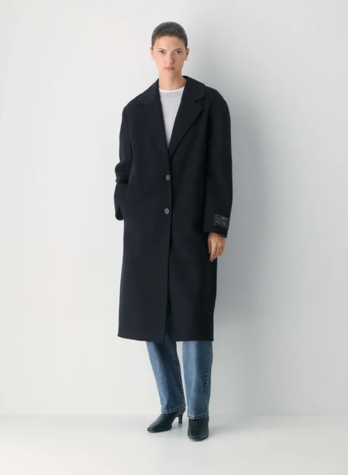 Den eneste dobbeltsidige kåpen – Luxe (Re)Wool Den eneste dobbeltsidige kåpen – Luxe (Re)Wool