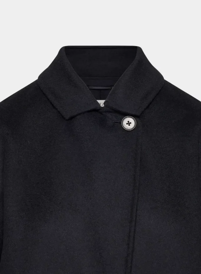 Den eneste dobbeltsidige kåpen – Luxe (Re)Wool Den eneste dobbeltsidige kåpen – Luxe (Re)Wool