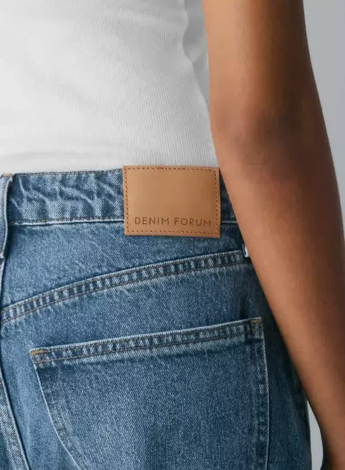 Denim Forum 90-tallsbaggy boyfriend-jeans med lav midje Denim Forum 90-tallsbaggy boyfriend-jeans med lav midje