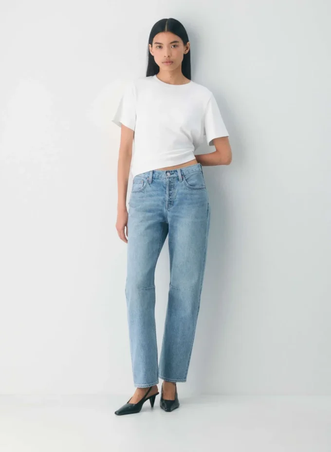 Denim Forum 90-tallsjeans med middels høy midje og løs, avsmalnende passform Denim Forum 90-tallsjeans med middels høy midje og løs, avsmalnende passform