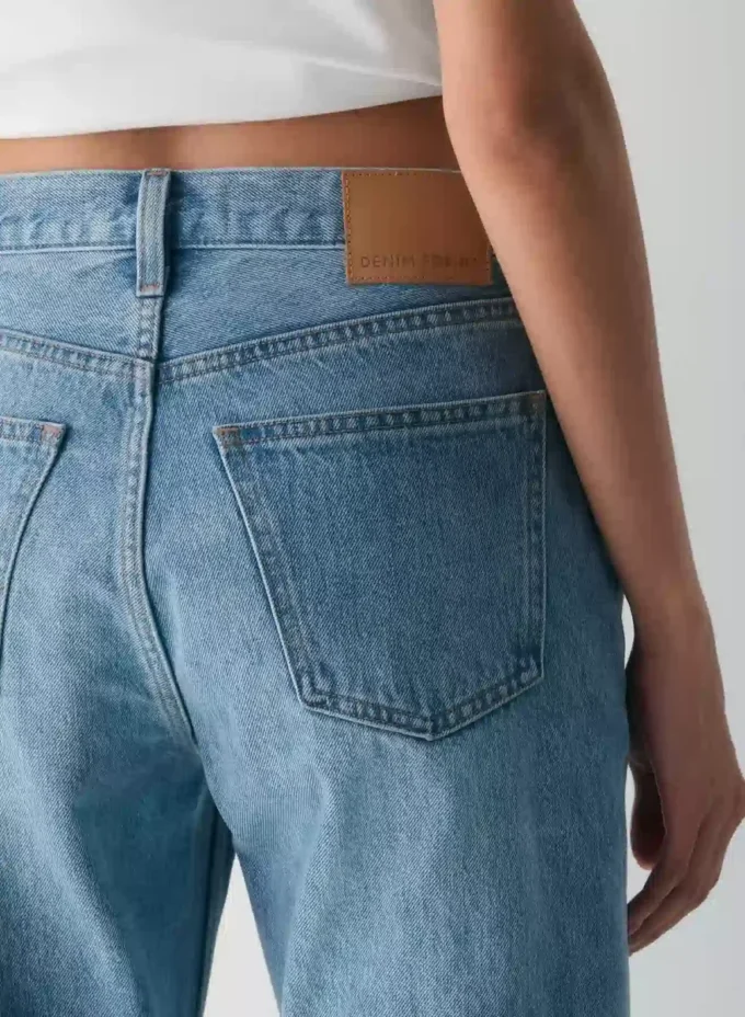 Denim Forum 90-tallsjeans med middels høy midje og løs, avsmalnende passform Denim Forum 90-tallsjeans med middels høy midje og løs, avsmalnende passform