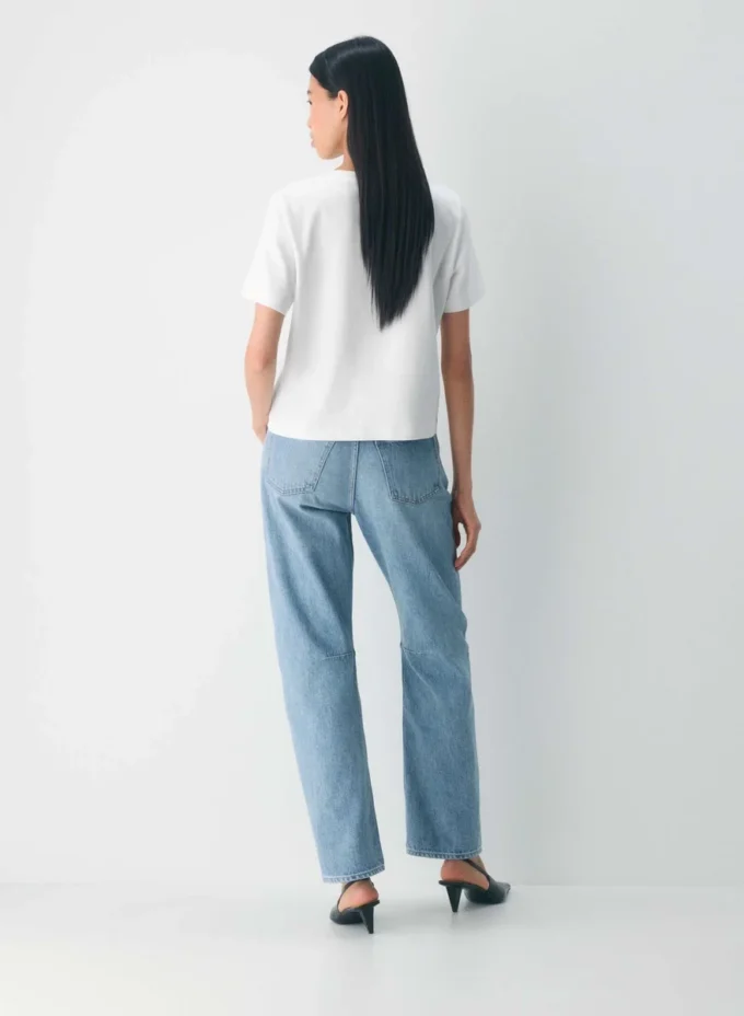 Denim Forum 90-tallsjeans med middels høy midje og løs, avsmalnende passform Denim Forum 90-tallsjeans med middels høy midje og løs, avsmalnende passform