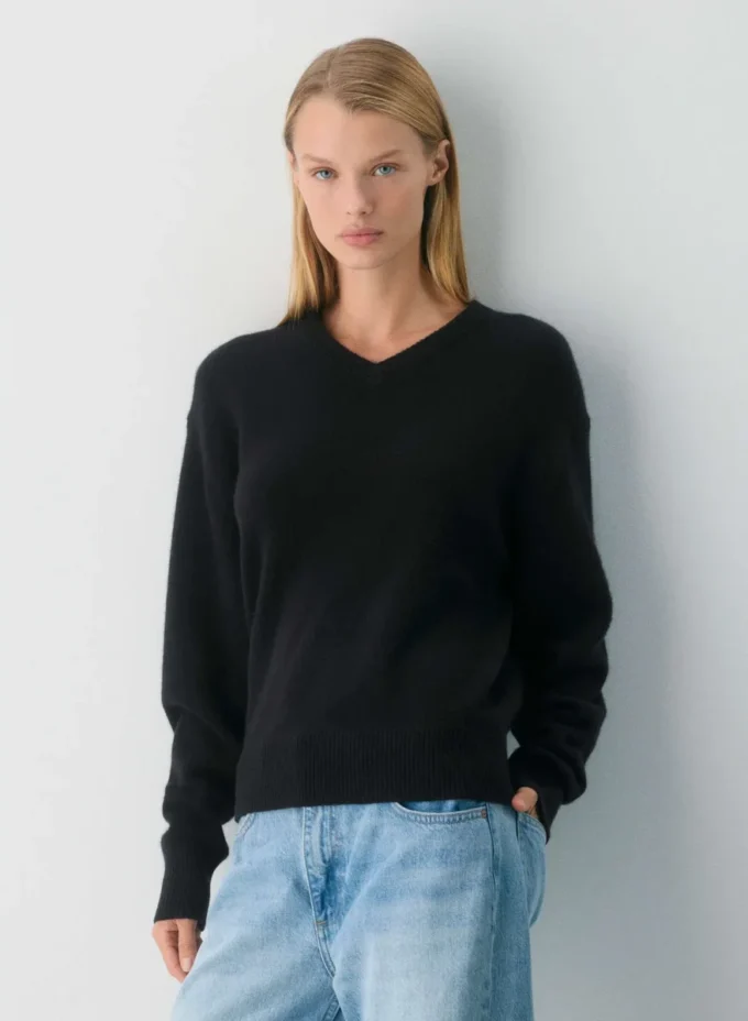 Essential Cashmere avslappet genser med V-hals Essential Cashmere avslappet genser med V-hals