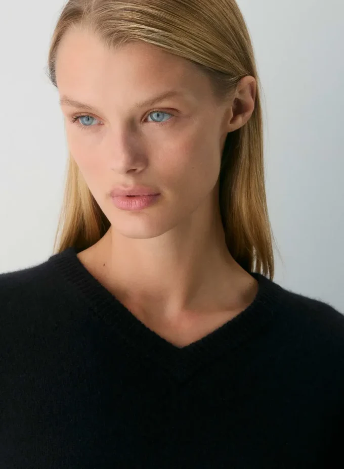 Essential Cashmere avslappet genser med V-hals Essential Cashmere avslappet genser med V-hals