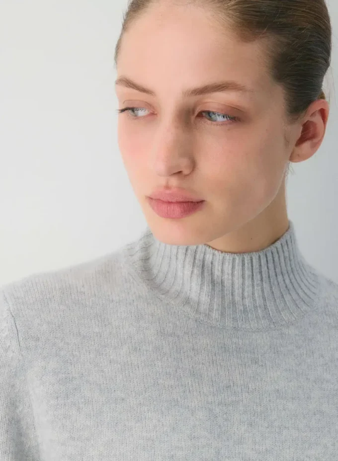 Essential Cashmere Mockneck Essential Cashmere Mockneck