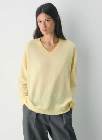 Feather Cashmere Avslappet genser med V-hals