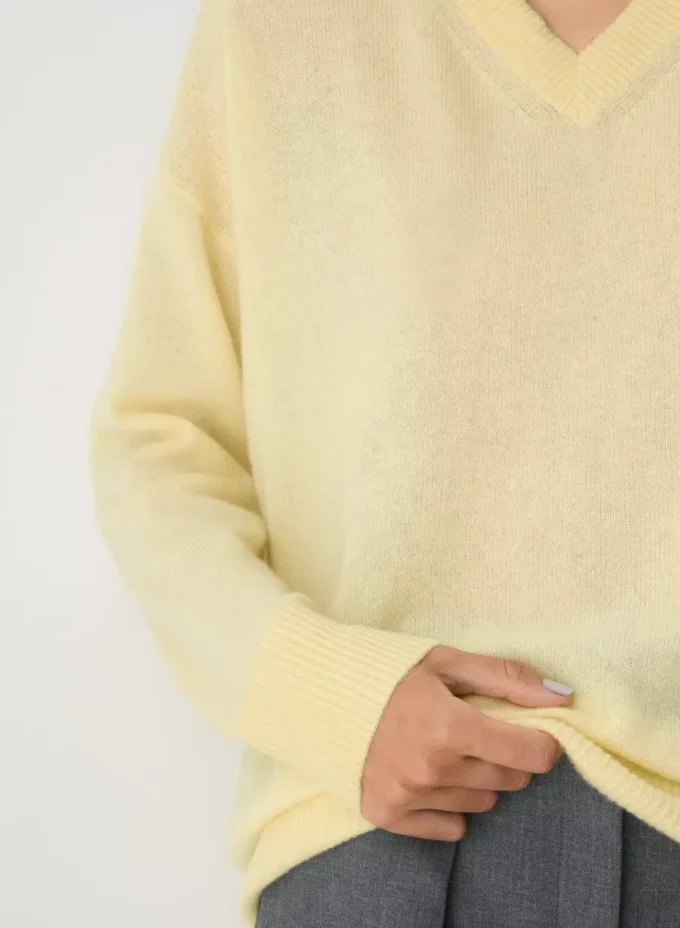 Feather Cashmere Avslappet genser med V-hals Feather Cashmere Avslappet genser med V-hals
