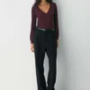Fin merinoullgenser med dyp V-hals