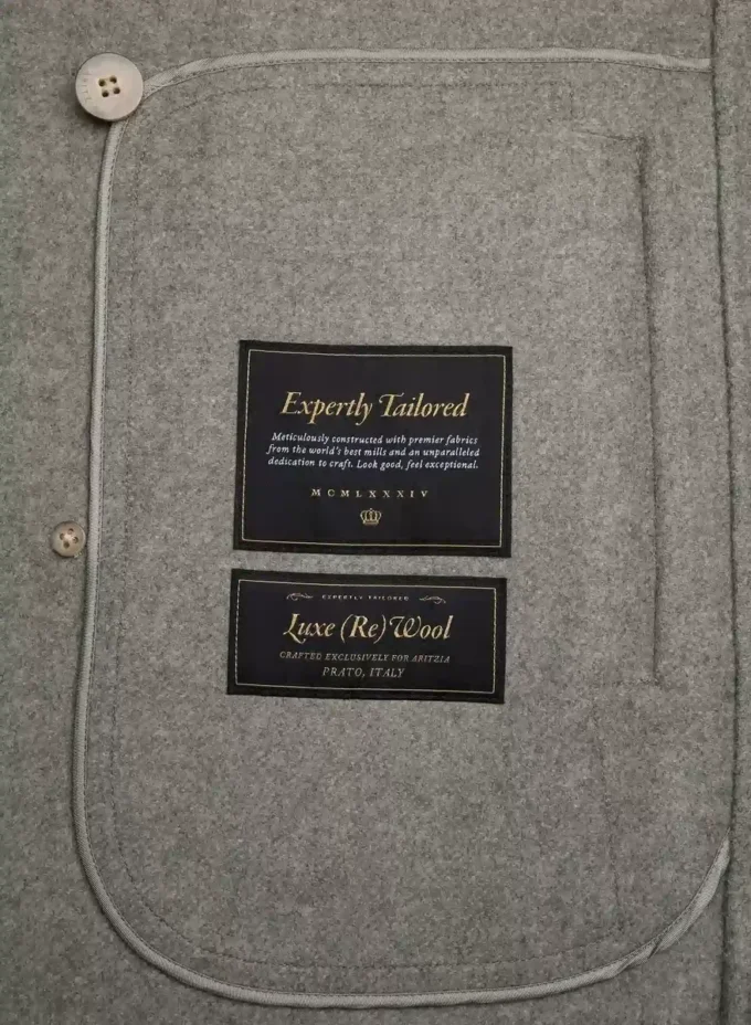 Mezzanine dobbeltsidig kåpe – Luxe (Re)Wool Mezzanine dobbeltsidig kåpe – Luxe (Re)Wool