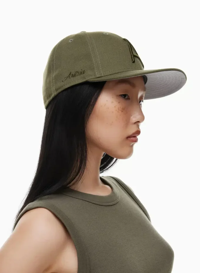 New Era X Aritzia 59FIFTY-hatt