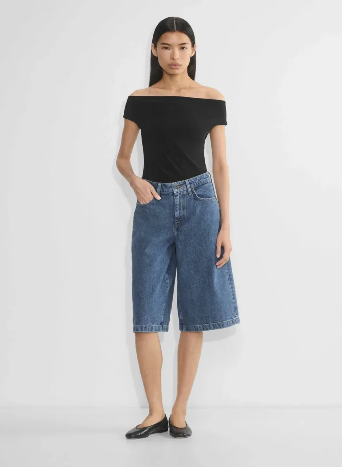 Publicity Denimshorts under kneet