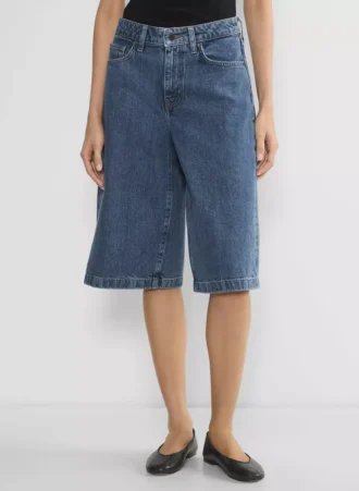 Publicity Denimshorts under kneet