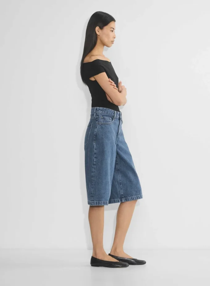 Publicity Denimshorts under kneet