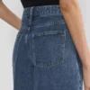 Publicity Denimshorts under kneet