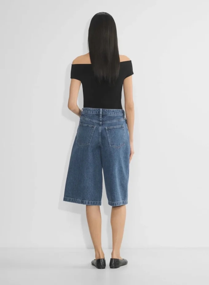 Publicity Denimshorts under kneet
