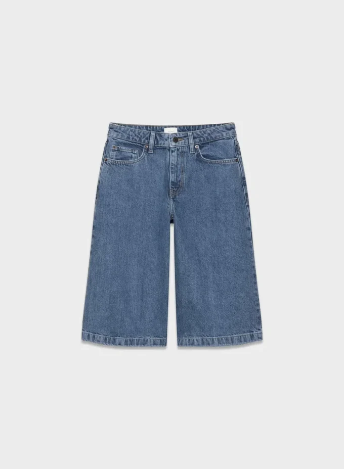 Publicity Denimshorts under kneet