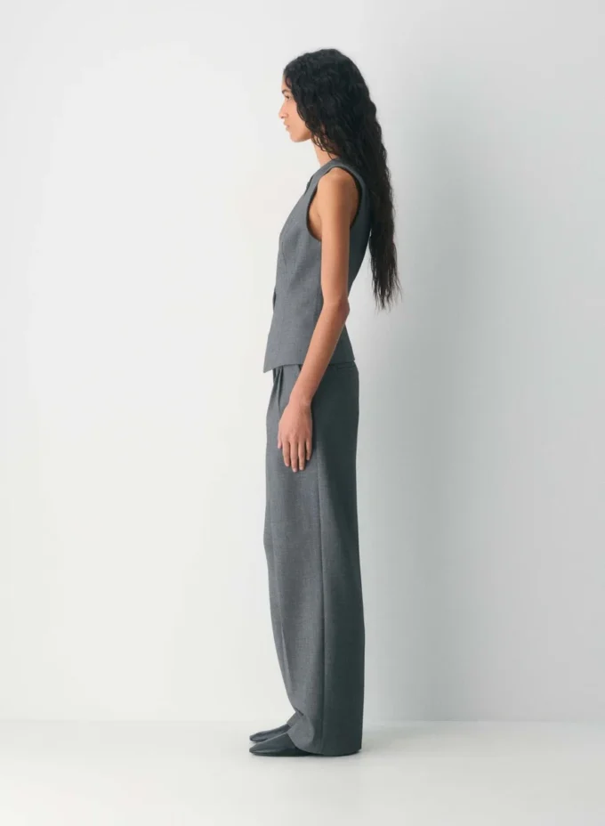 Regal Vest – (Re)ssential