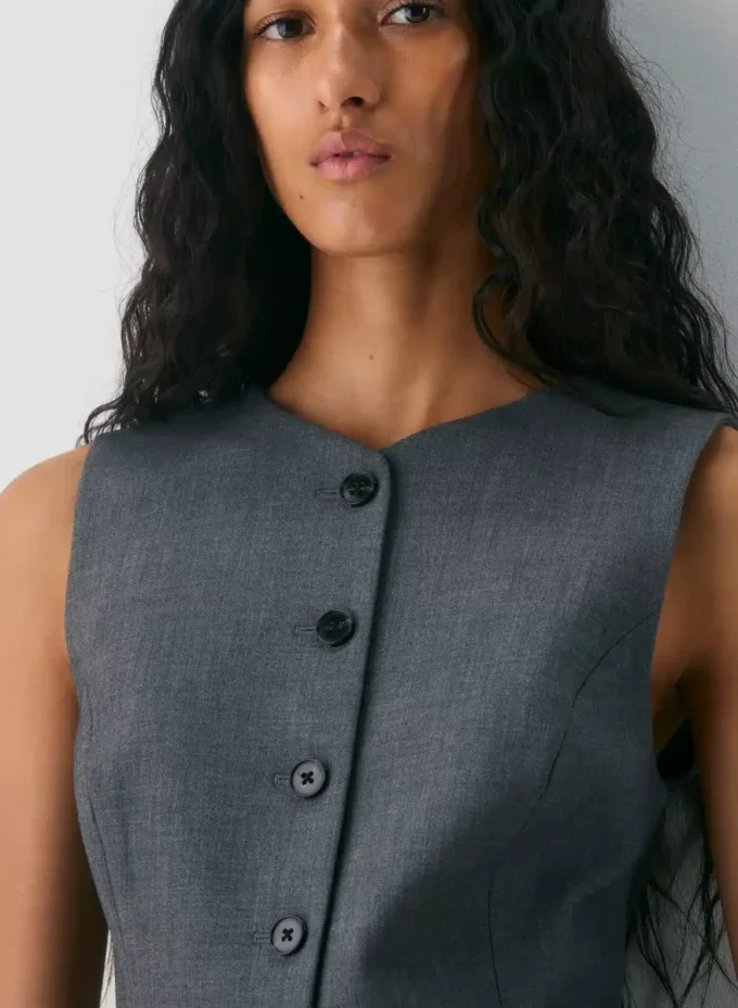 Regal Vest – (Re)ssential