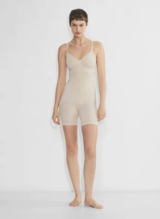 ShapeEnhance™ sømløs bodysuit som går til midt på låret