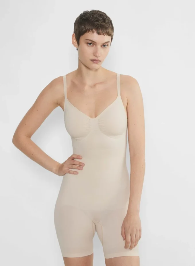 ShapeEnhance™ sømløs bodysuit som går til midt på låret ShapeEnhance™ sømløs bodysuit som går til midt på låret