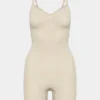 ShapeEnhance™ sømløs bodysuit som går til midt på låret ShapeEnhance™ sømløs bodysuit som går til midt på låret