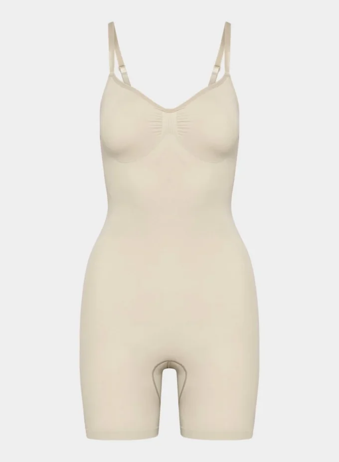ShapeEnhance™ sømløs bodysuit som går til midt på låret ShapeEnhance™ sømløs bodysuit som går til midt på låret