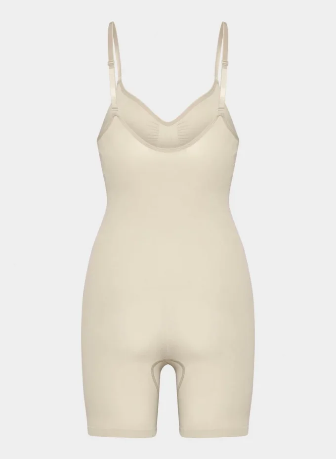 ShapeEnhance™ sømløs bodysuit som går til midt på låret ShapeEnhance™ sømløs bodysuit som går til midt på låret