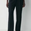 The Effortless Pant™ Curve-Fit Lo-Rise – Crepette™ The Effortless Pant™ Curve-Fit Lo-Rise – Crepette™