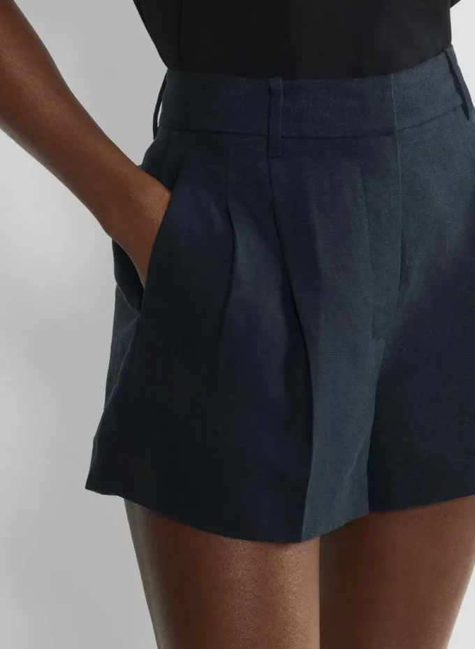 The Effortless Short™ Curve-fit Mini – CruiseLinen™