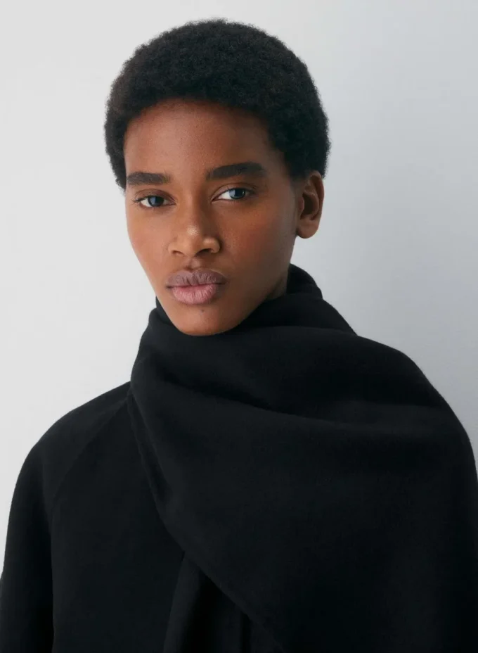 The Embrace dobbeltsidig kåpe – Luxe (Re)Wool The Embrace dobbeltsidig kåpe – Luxe (Re)Wool