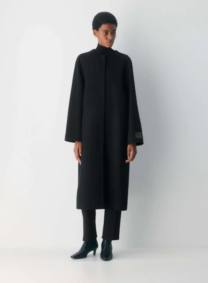 The Embrace dobbeltsidig kåpe – Luxe (Re)Wool The Embrace dobbeltsidig kåpe – Luxe (Re)Wool