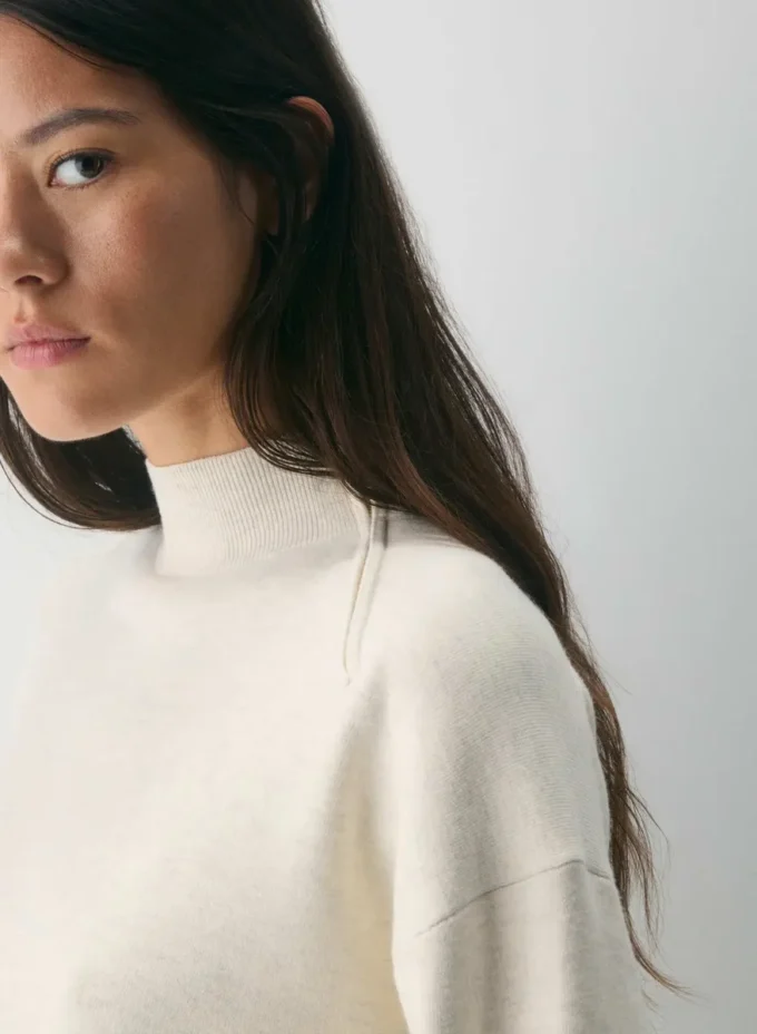 Village Mockneck